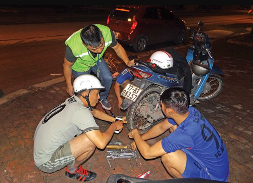 Cứu hộ xe máy huyện Quốc Oai – Sửa xe lưu động tận nơi 24H