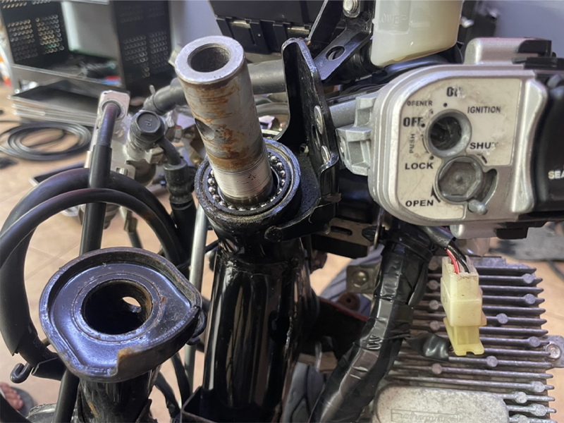 Lỗi chén cổ xe máy: nguyên nhân, dấu hiệu và cách khắc phục